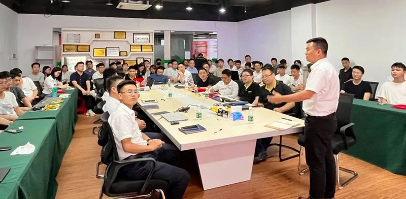 数字化工厂项目管理专题交流会、月度经营分析会暨上半年度总结会议如期举行